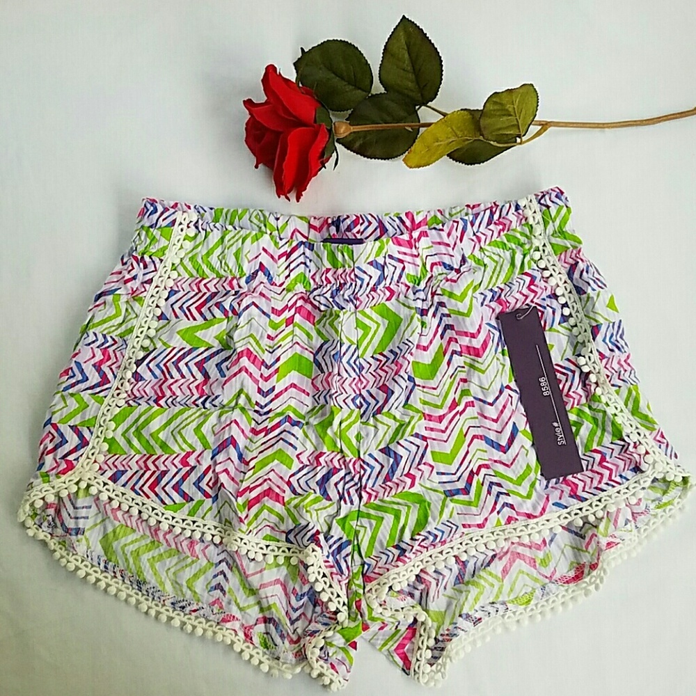 🔥NWT🔥 HOT GAL SHORTS. SIZE MEDIUM